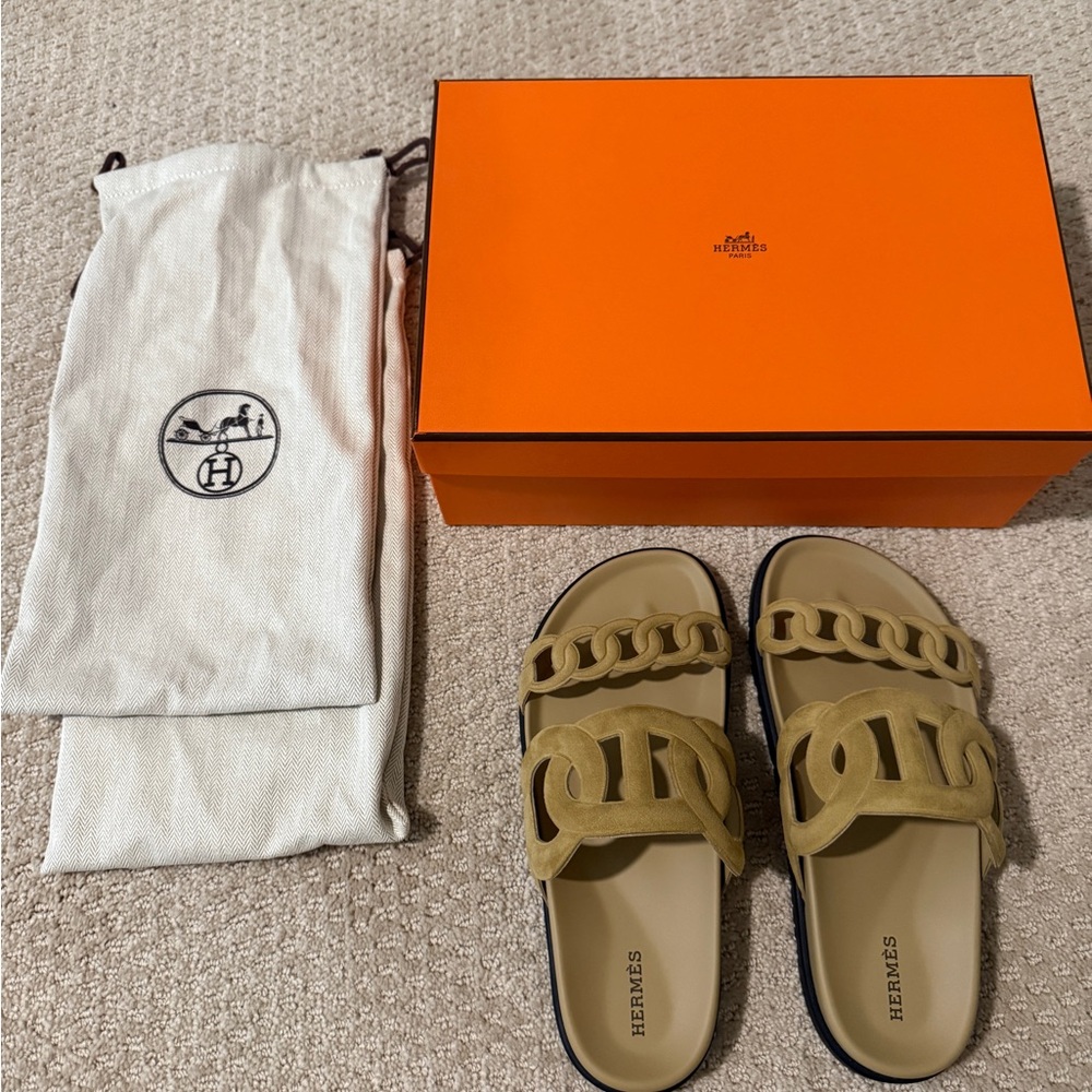 Brand new suede comes with box , dust bags size 38.5